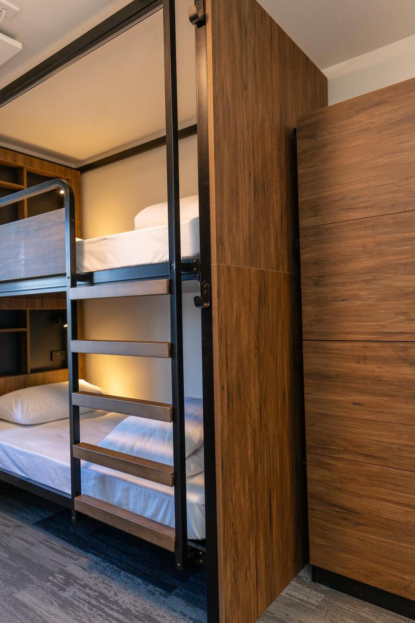 Haka House Wellington Hostel Екстериор снимка A bunk bed in a capsule hotel