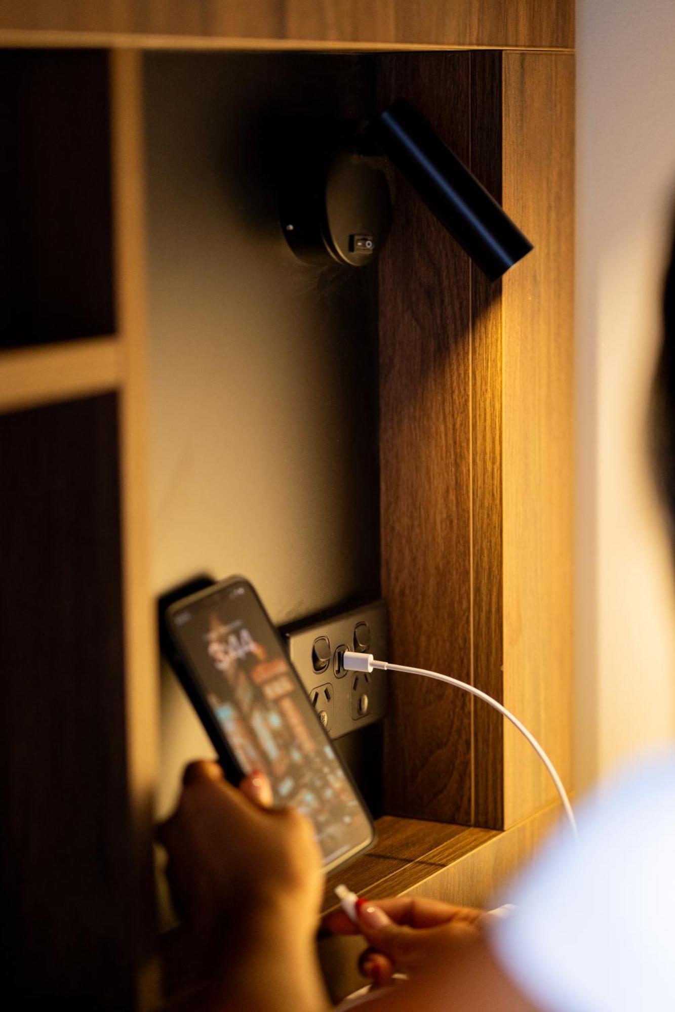 Haka House Wellington Hostel Екстериор снимка A phone plugged into a power socket